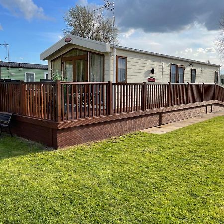 Beautiful 2 Bedroom Helmsley Lodge Northampton Exterior photo