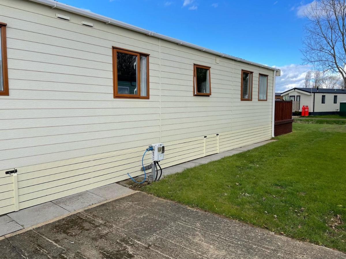 Beautiful 2 Bedroom Helmsley Lodge Northampton Exterior photo