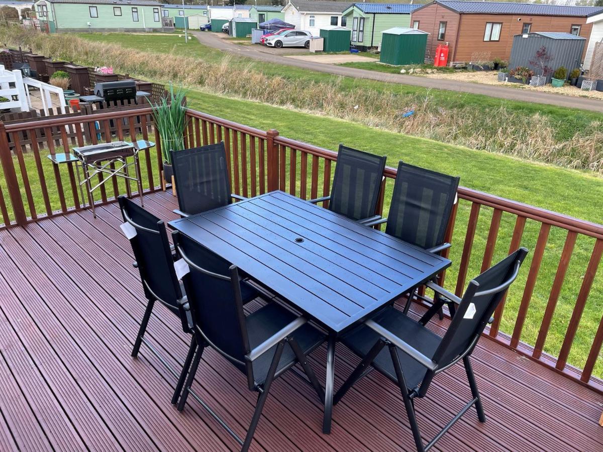 Beautiful 2 Bedroom Helmsley Lodge Northampton Exterior photo