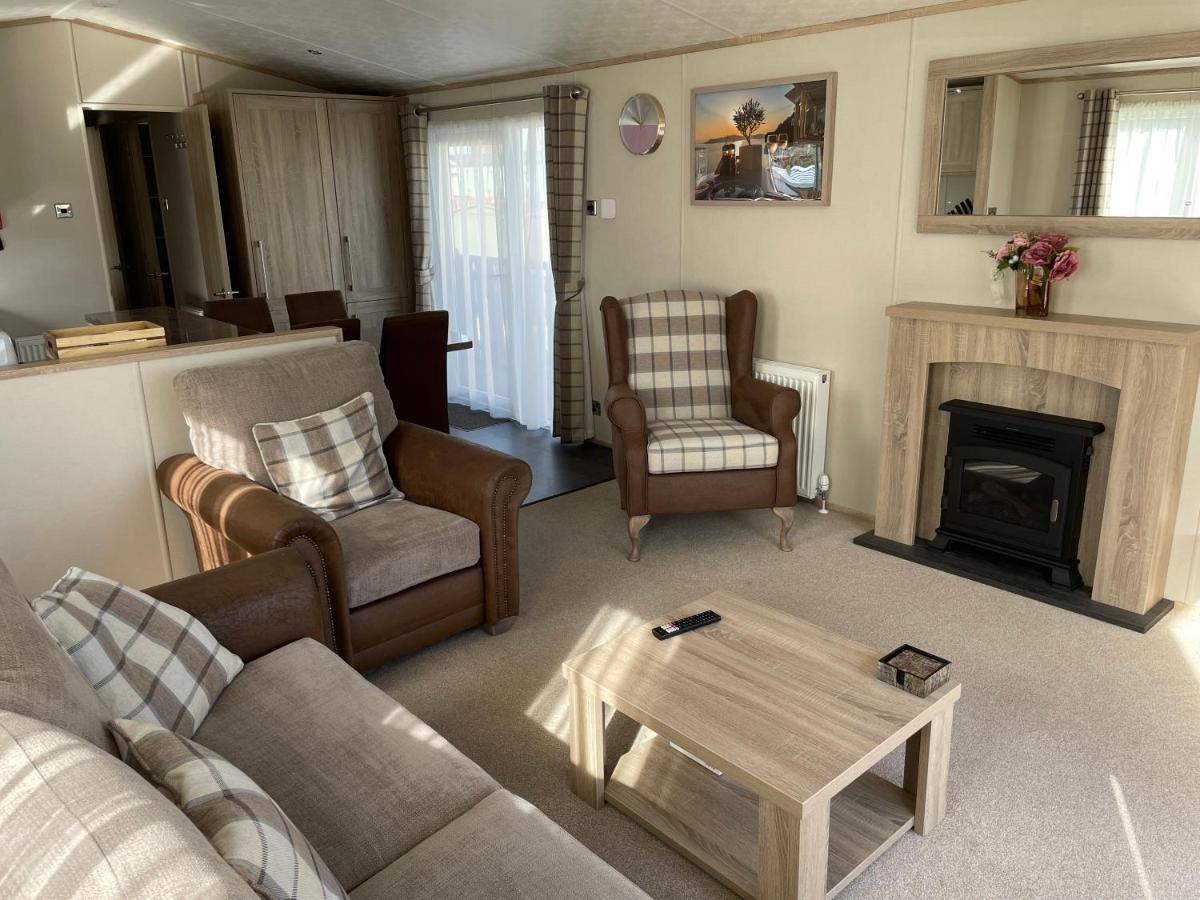Beautiful 2 Bedroom Helmsley Lodge Northampton Exterior photo