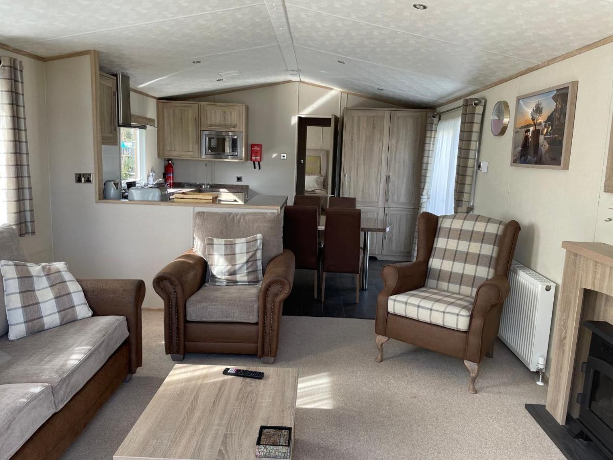 Beautiful 2 Bedroom Helmsley Lodge Northampton Exterior photo