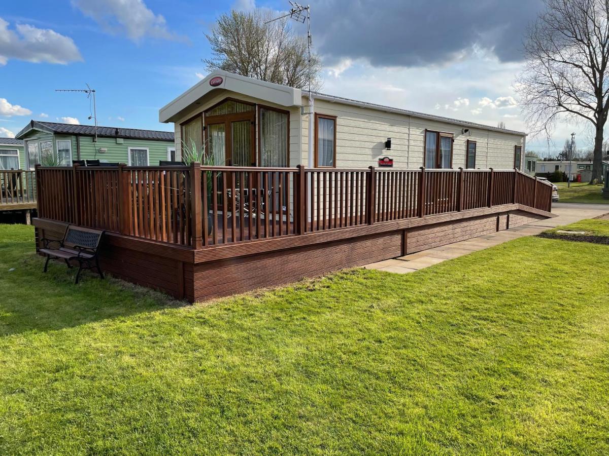 Beautiful 2 Bedroom Helmsley Lodge Northampton Exterior photo