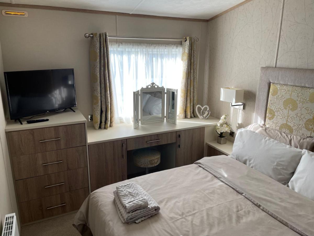 Beautiful 2 Bedroom Helmsley Lodge Northampton Exterior photo
