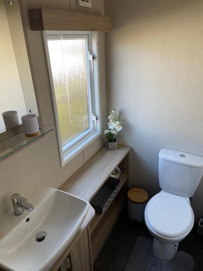 Beautiful 2 Bedroom Helmsley Lodge Northampton Exterior photo
