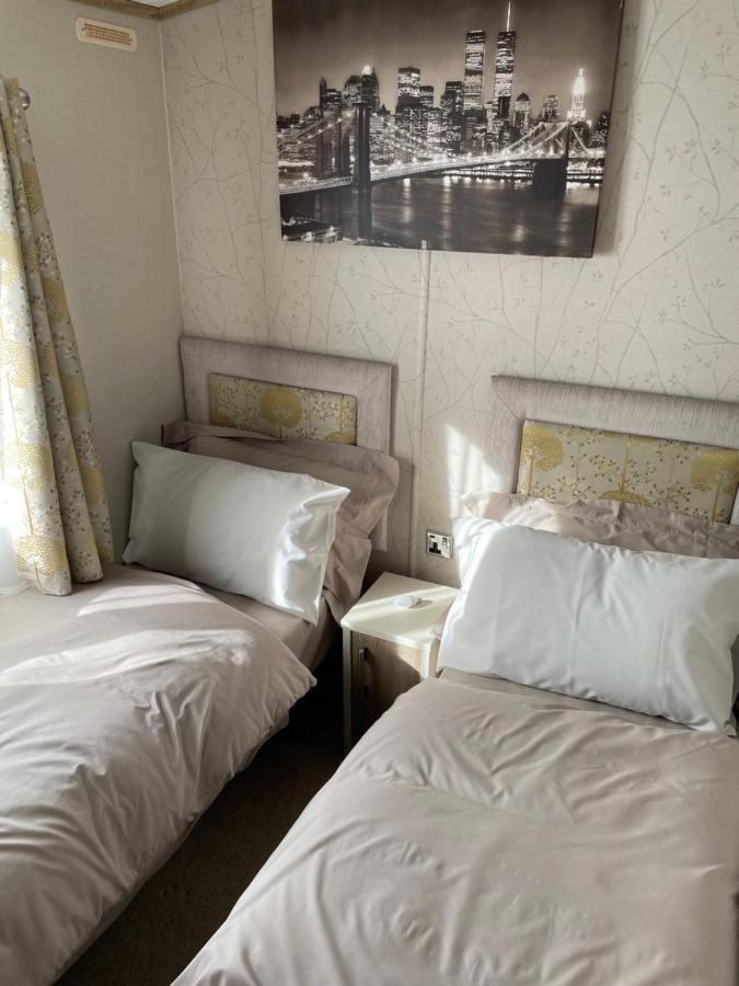 Beautiful 2 Bedroom Helmsley Lodge Northampton Exterior photo